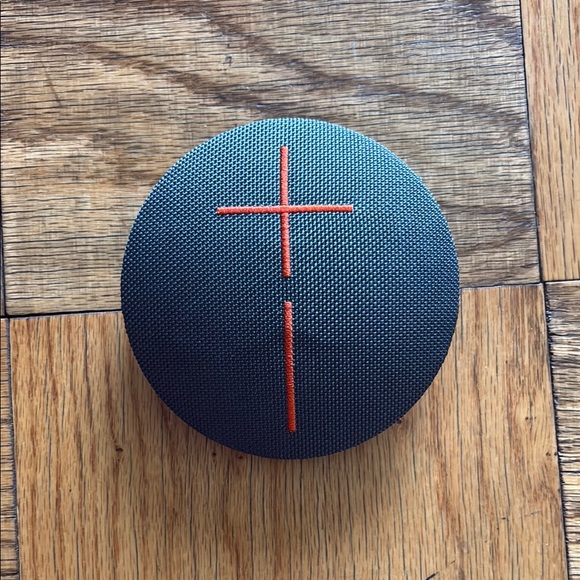 Ultimate Ears (UE) ROLL 2 wireless Bluetooth speaker - Picture 1 of 5